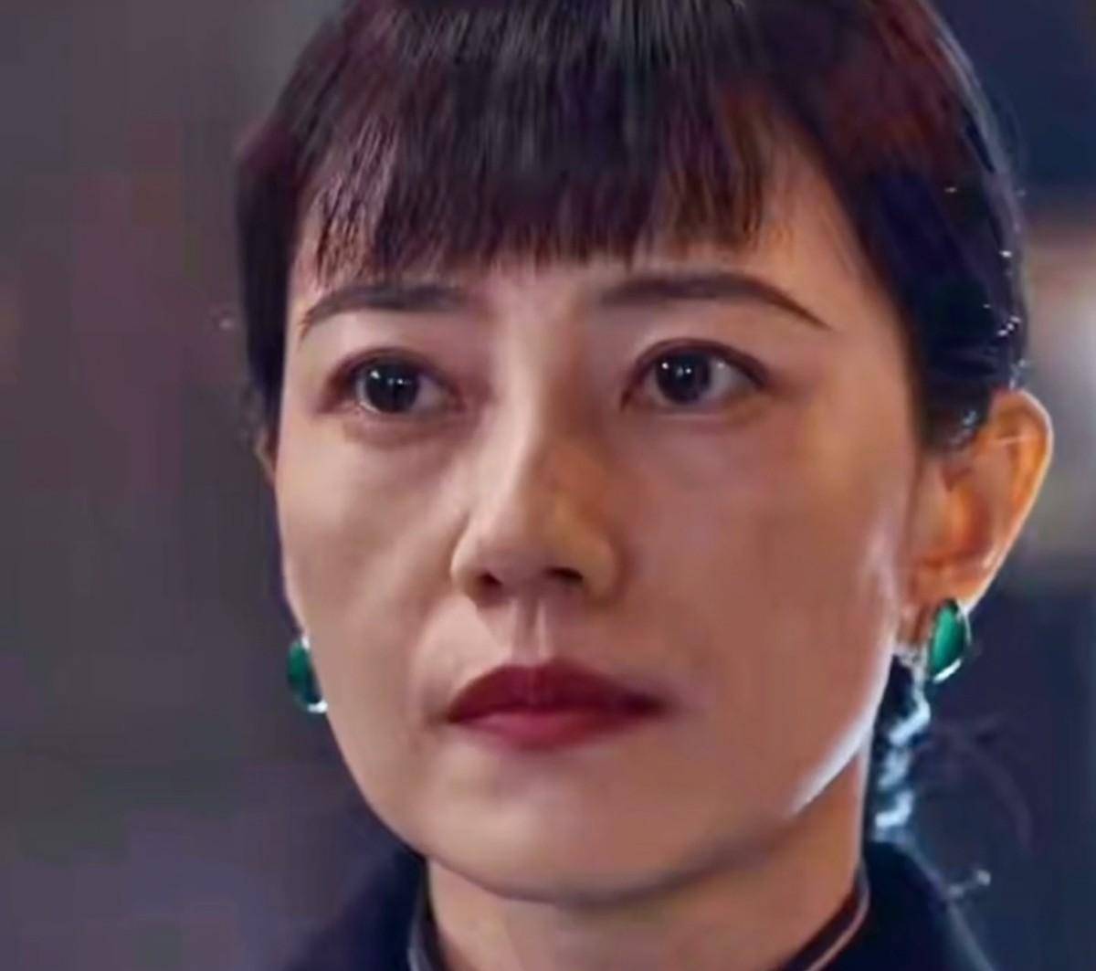 好友晒高圆圆零修图高清照皮肤细嫩状态好但头顶全是白发