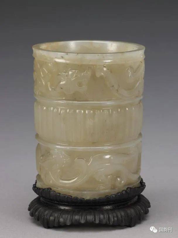 文房用玉文人雅士的珍贵之物玉笔筒