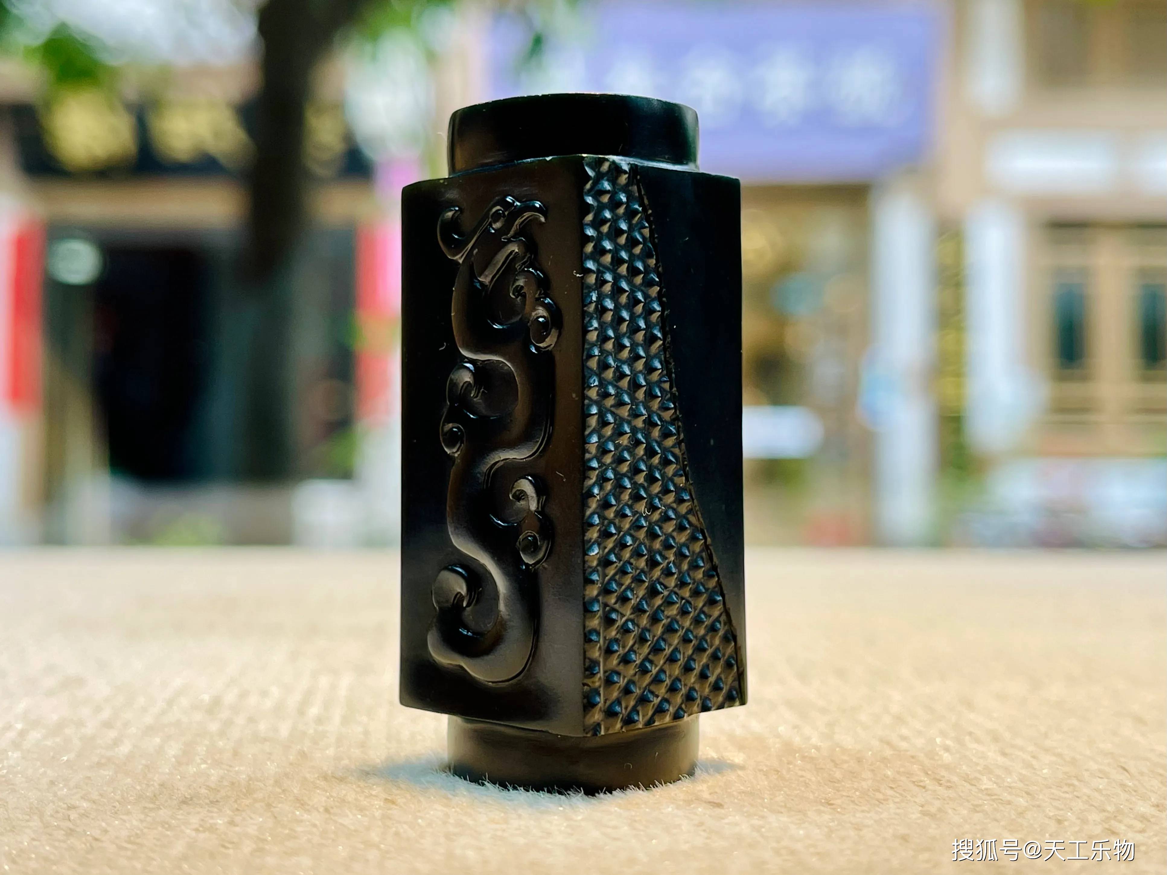 和田玉黑青籽料"龙凤"玉琮!_青玉_玉质_油性