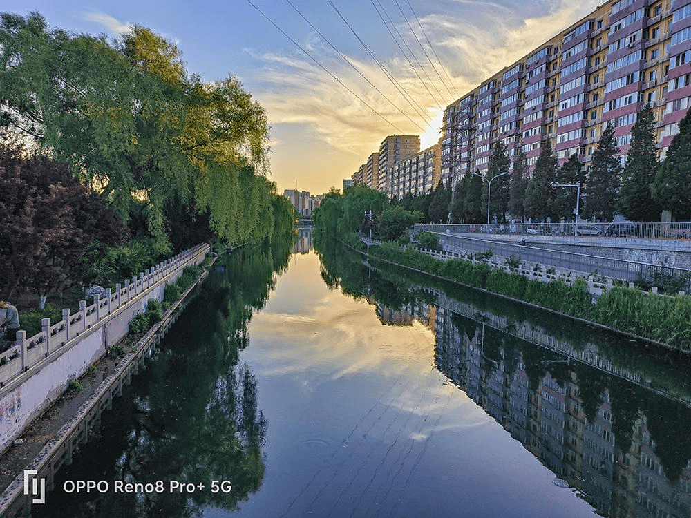 用手机拍摄毕业大片opporeno8pro实际体验拍人拍景都不错