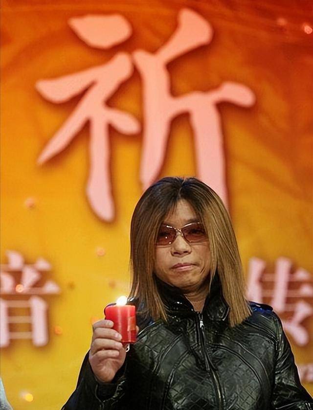 歌手郭峰一生献给音乐没成家就满头白发60岁未婚成母亲心结