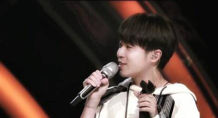 华晨宇用一首歌曲表达对歌迷的爱,火星人:要哭了!_观众_徒弟_舞台