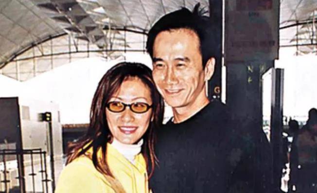 在小四看来,陈慧珊与钟伟民离婚至少有四个方面的原因.