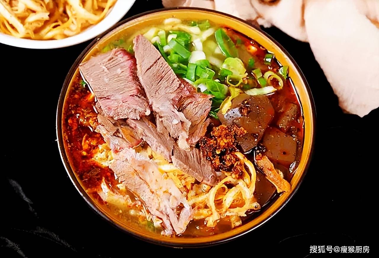 擅长扒,烧,炸,熘,爆等烹饪技法,今天就跟大家盘点一下平顶山最具特色