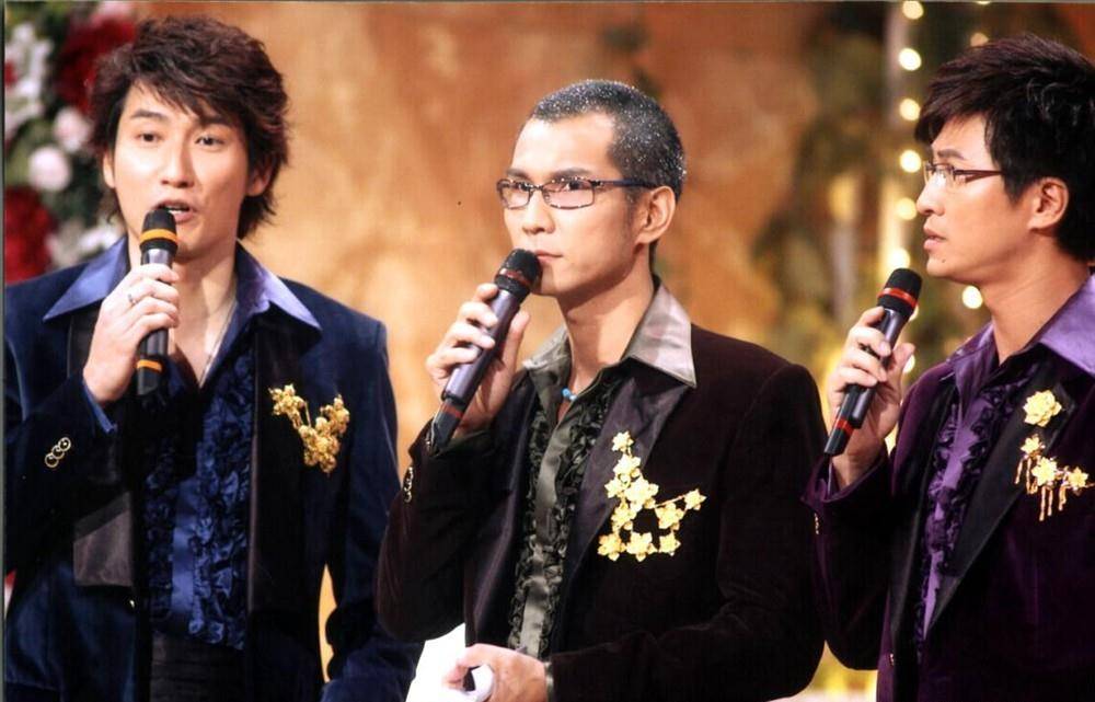 56岁"尹志平"陈启泰近照,冻龄模样像小鲜肉,与李泽楷是校友_山本_一夫