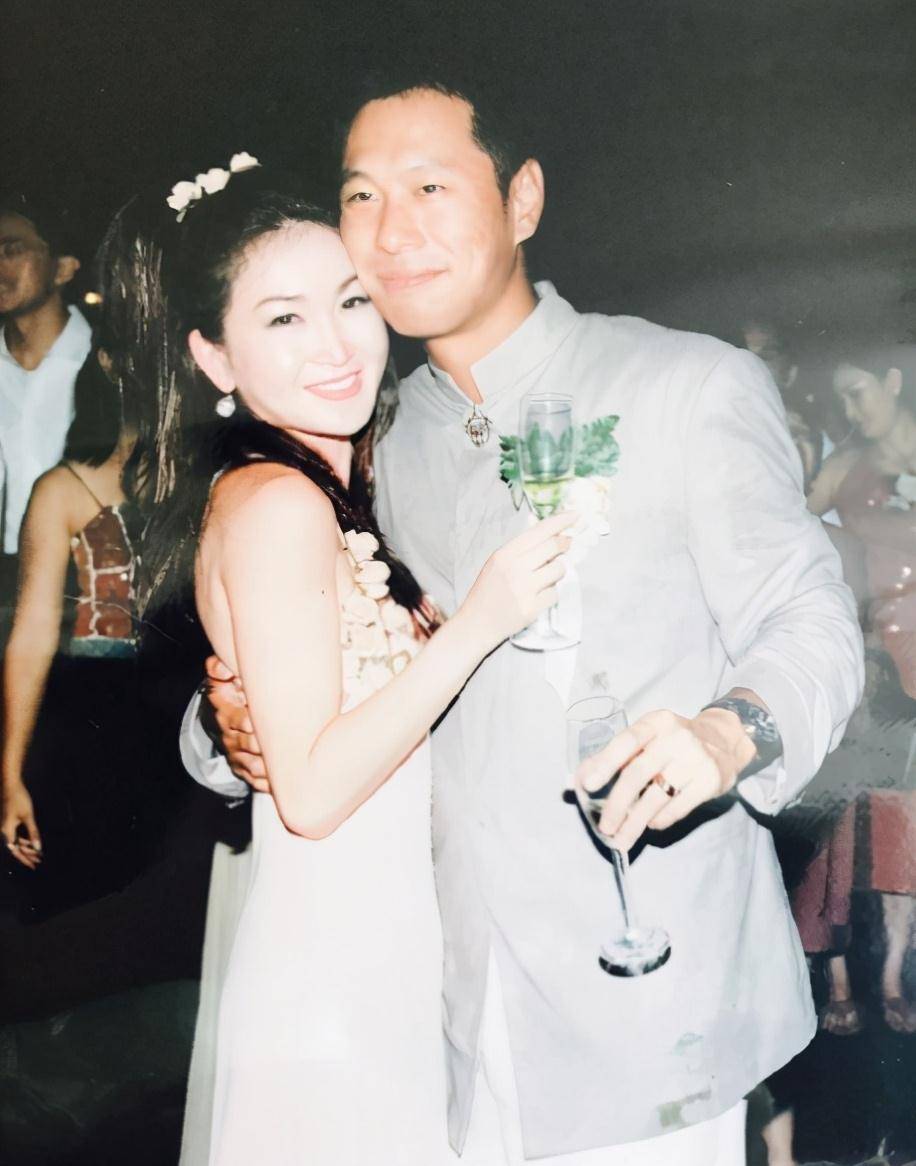 个被遗弃在江苏火车站的孤儿,取名何国伦,是跟丈夫何祖光家眷族谱改的