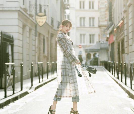 原创美人不败岁月41岁陈乔恩穿恨天高逛街网友走路方便吗