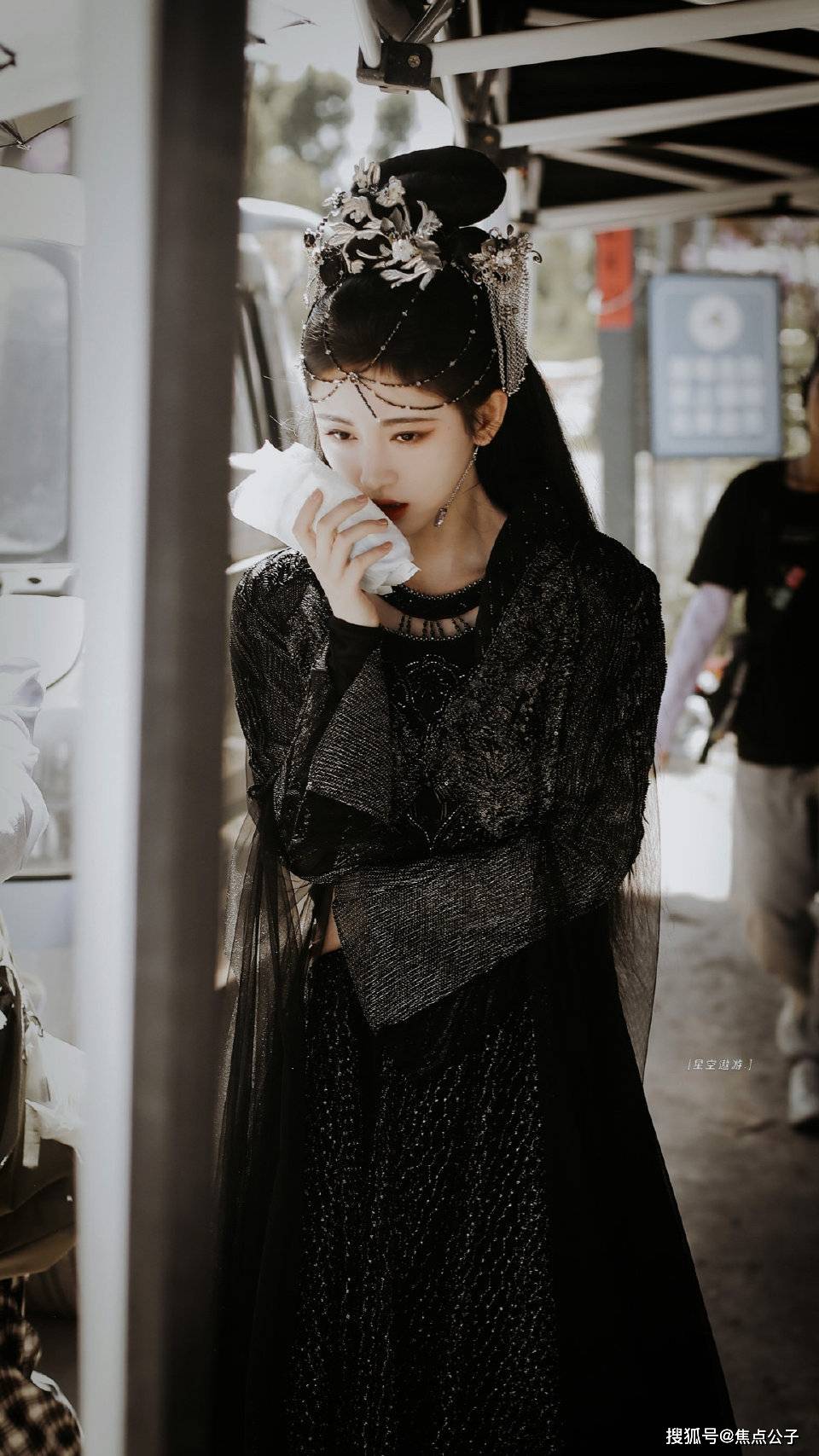 出来的替身;一个不在正轨上的人;虽然是改编自林家成的小说《误长生》