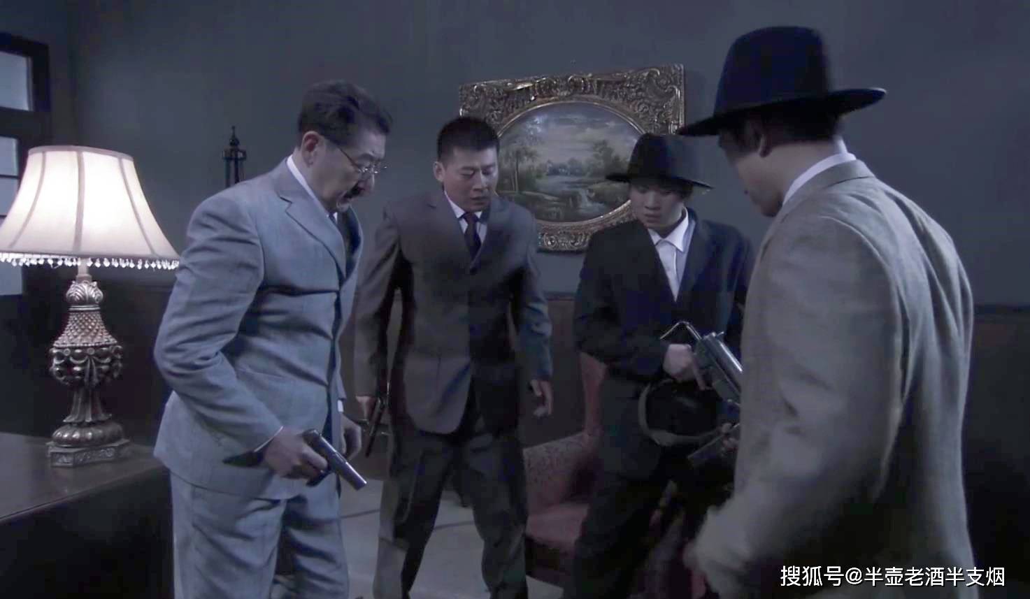 桌面能不能挡住子弹沈醉回忆我差点被手雷炸死两根肋骨卡住了一颗子弹