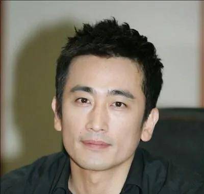 52岁复出帅气十足,三十年越老越帅,他儿子颜值却一言难尽_车仁表_发展