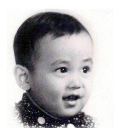 陆毅从一出生就带给家人很多欢声笑语,他小时候就是个优秀的孩子,给