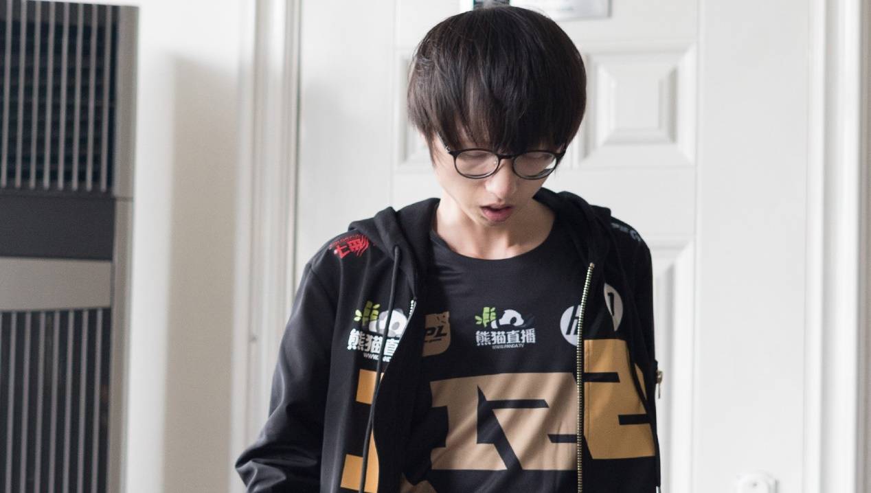 "是rng先违约,我才摆烂的",mlxg回应争议,并且向