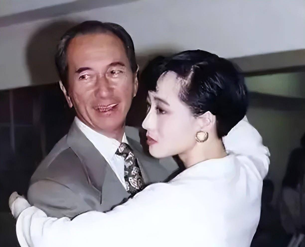 原创赌王一家赌王的二房与四房恩怨化解同是赌王女儿命运却不同