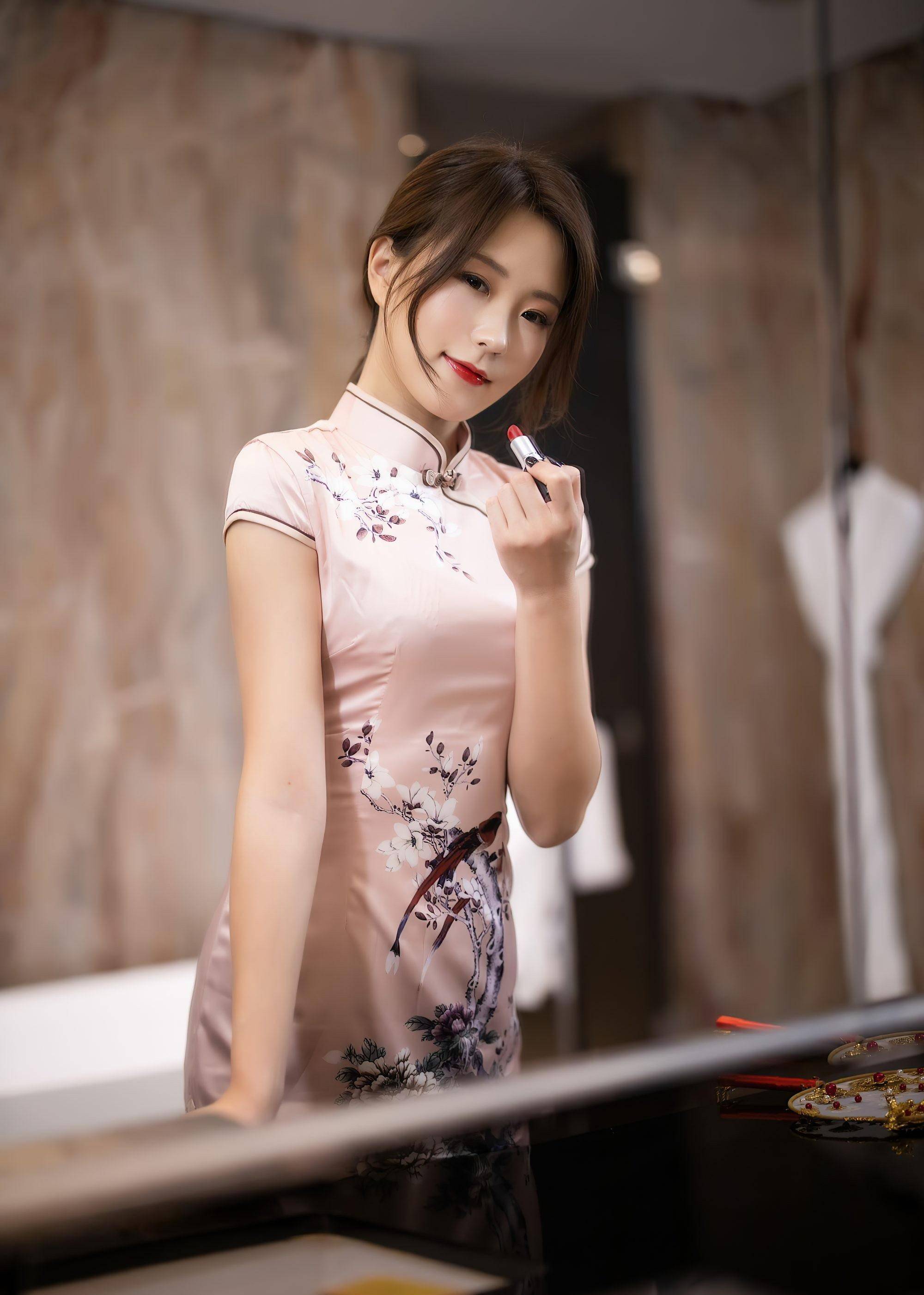 中式唯美,一袭典雅旗袍传承经典,绽放东方女性魅力