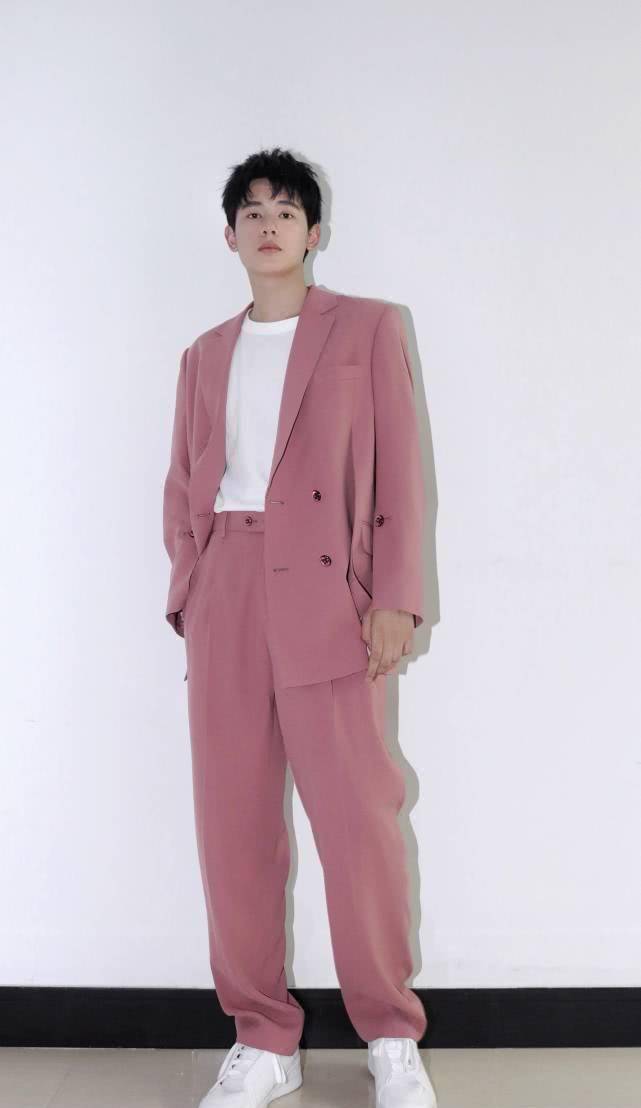 原创虽然不是流量却也不至于曝光率这么低胡先煦在韬光养晦吗