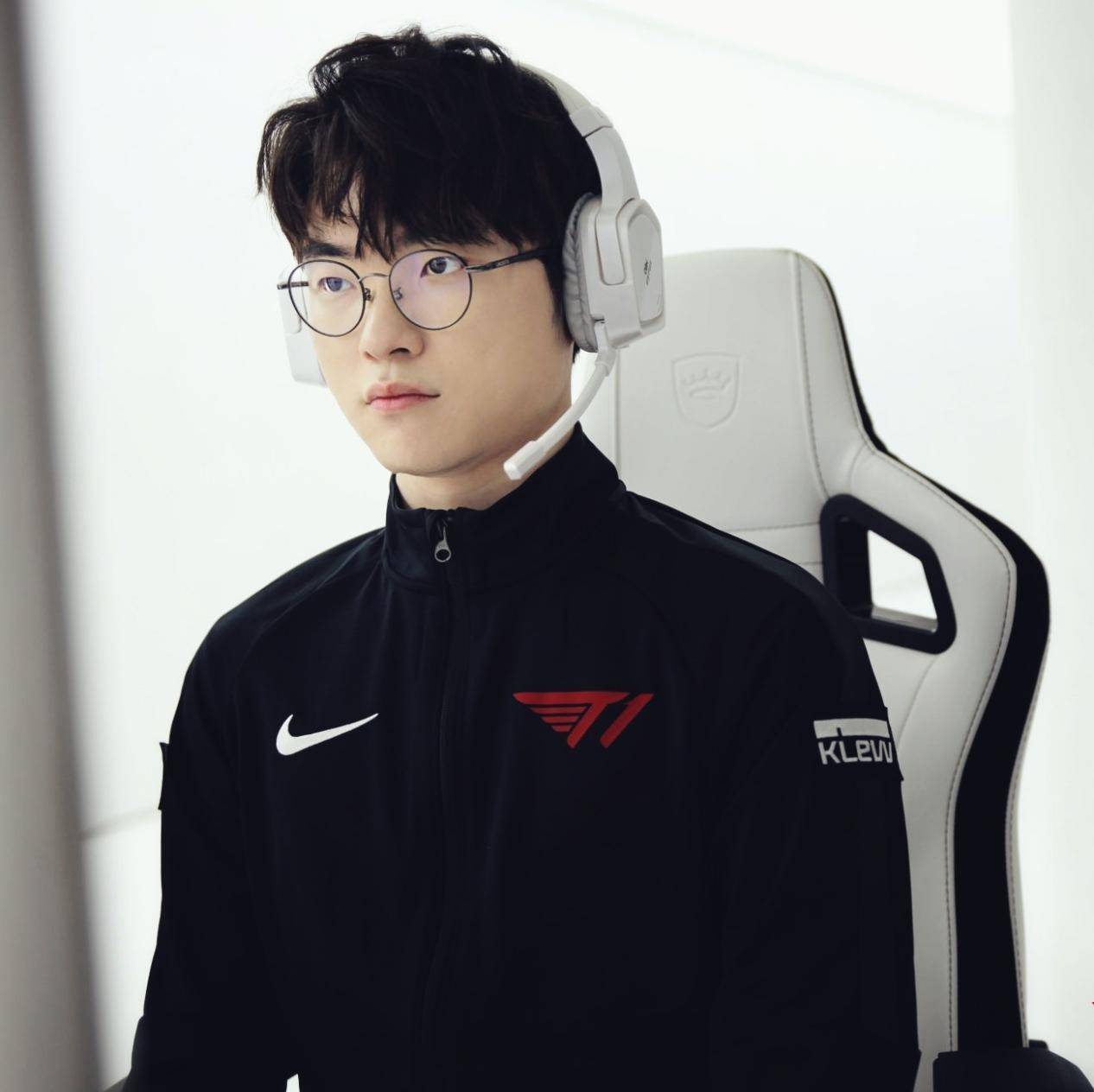 原创电竞大神uzi进娱乐圈综艺首秀合作范丞丞是蹭热度还是圈钱