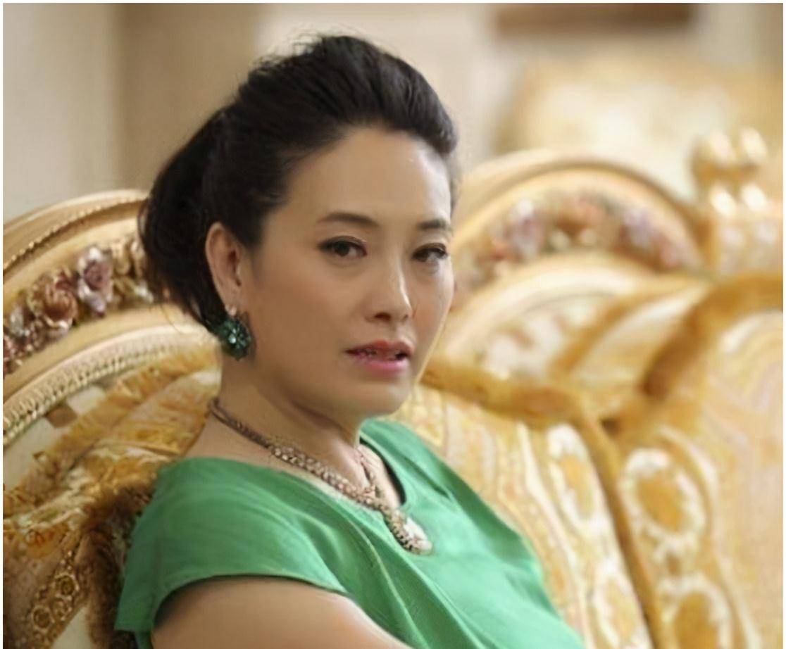 原创与前任生活8年被抛弃赌气嫁给他的好兄弟51岁意外收获幸福