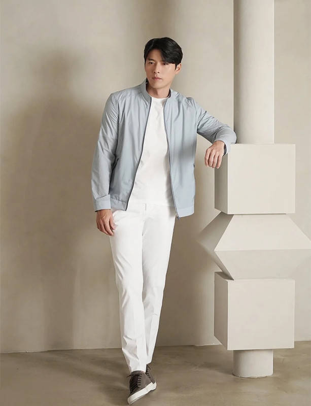 玄彬的穿搭不拘泥于一种风格,有时阳光爽朗,有时成熟有型.