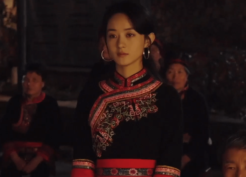 "雷金玉"角色受捧,工作室晒赵丽颖拍戏花絮,生图暴露33岁状态_疲态