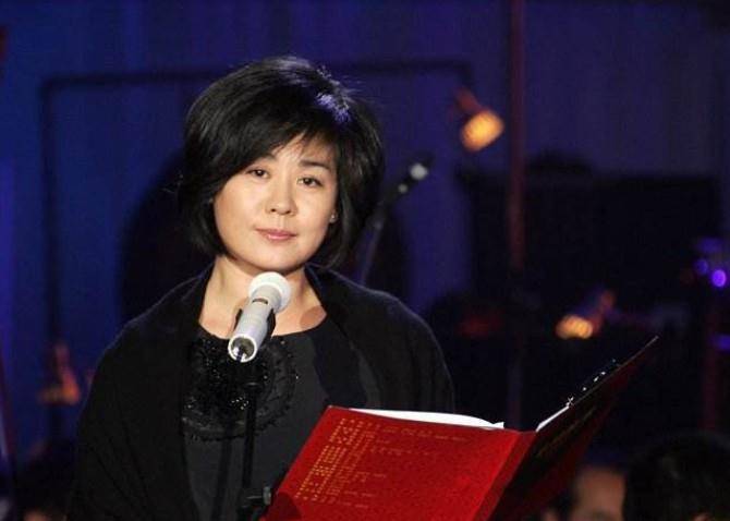 因《牧马人》爆红的丛珊,出国后非要嫁外国人,今56岁认不出了_作品