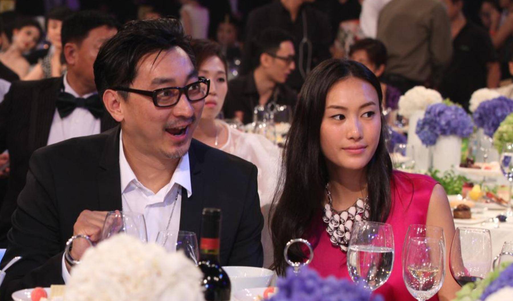 22岁成为华谊老板娘,二婚嫁摄影师,秦舒培到底有什么魅力?