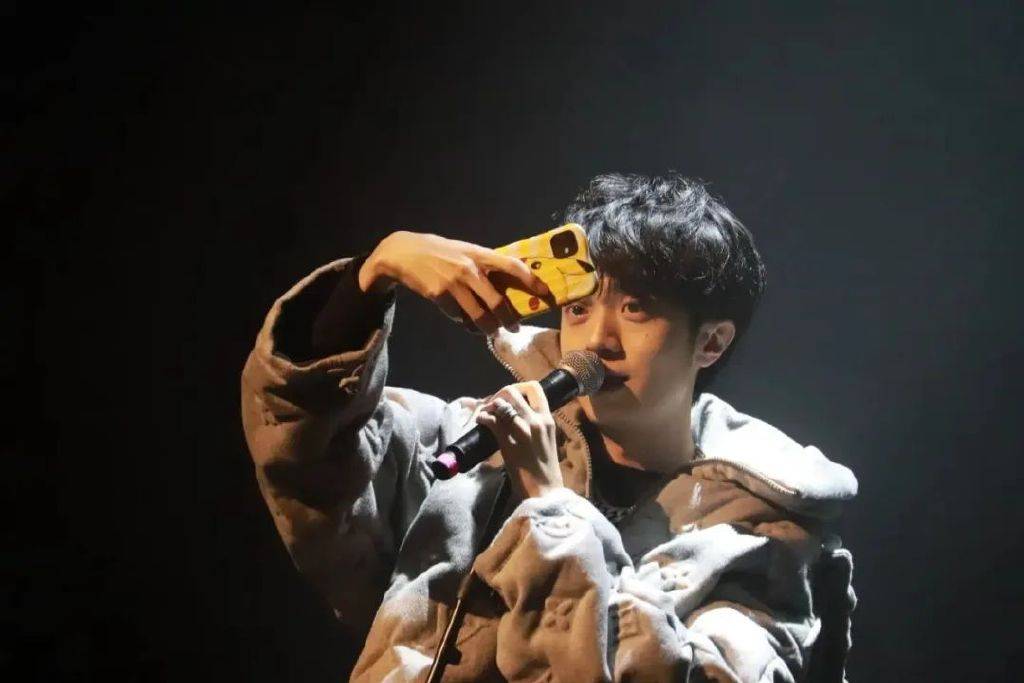 姜云升,登上说唱舞台已逾十年的原创音乐人,创作出多首脍炙人口的作品