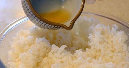 寿司怎么做好吃 寿司店老板教你几招 孩子们都爱吃 竹帘 食材 黄瓜