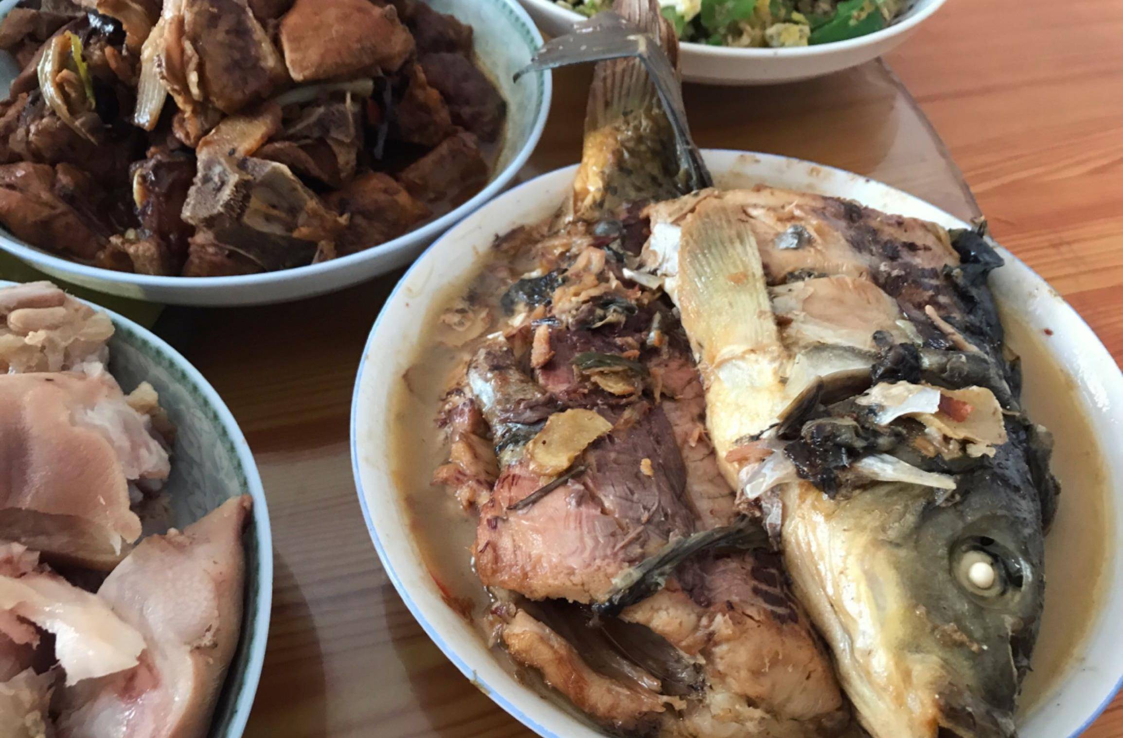 原创菜是自己种的鸡鱼肉蛋是自己家养的农村每天中午都吃的那么好