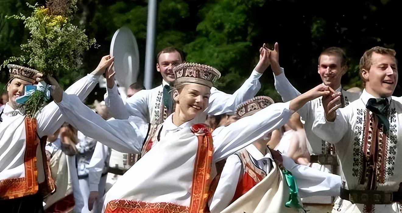 原创立陶宛为何总爱挑衅俄熊这要从它被毒打的经历说起