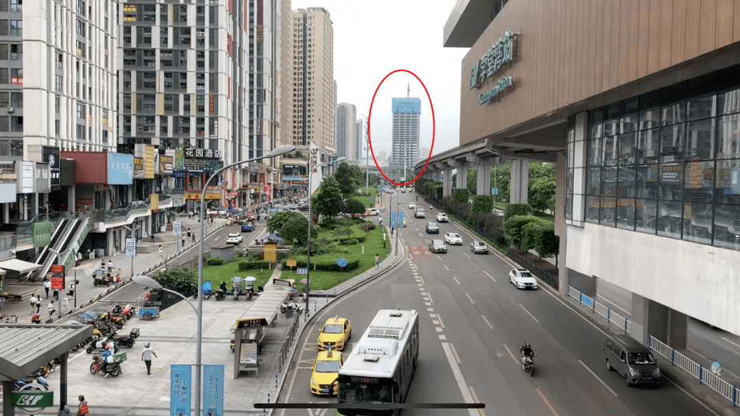 惨淡！南重庆第一高楼疑似烂尾，旁边约10万方商业综合体仅5家开门营业