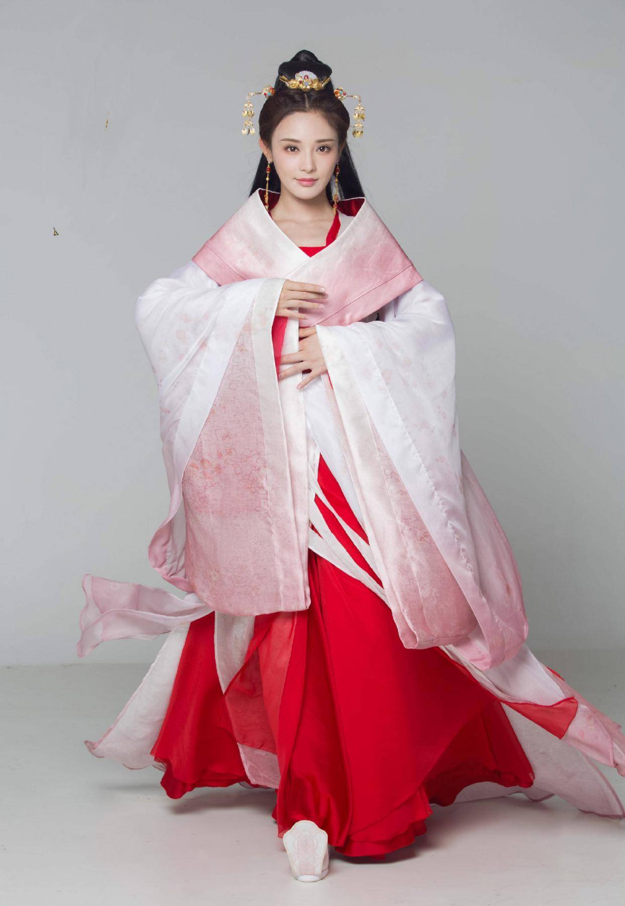 东宫定妆照曝光,在华丽古装衬托下,小枫笑得多甜,结果就有多虐_衣服