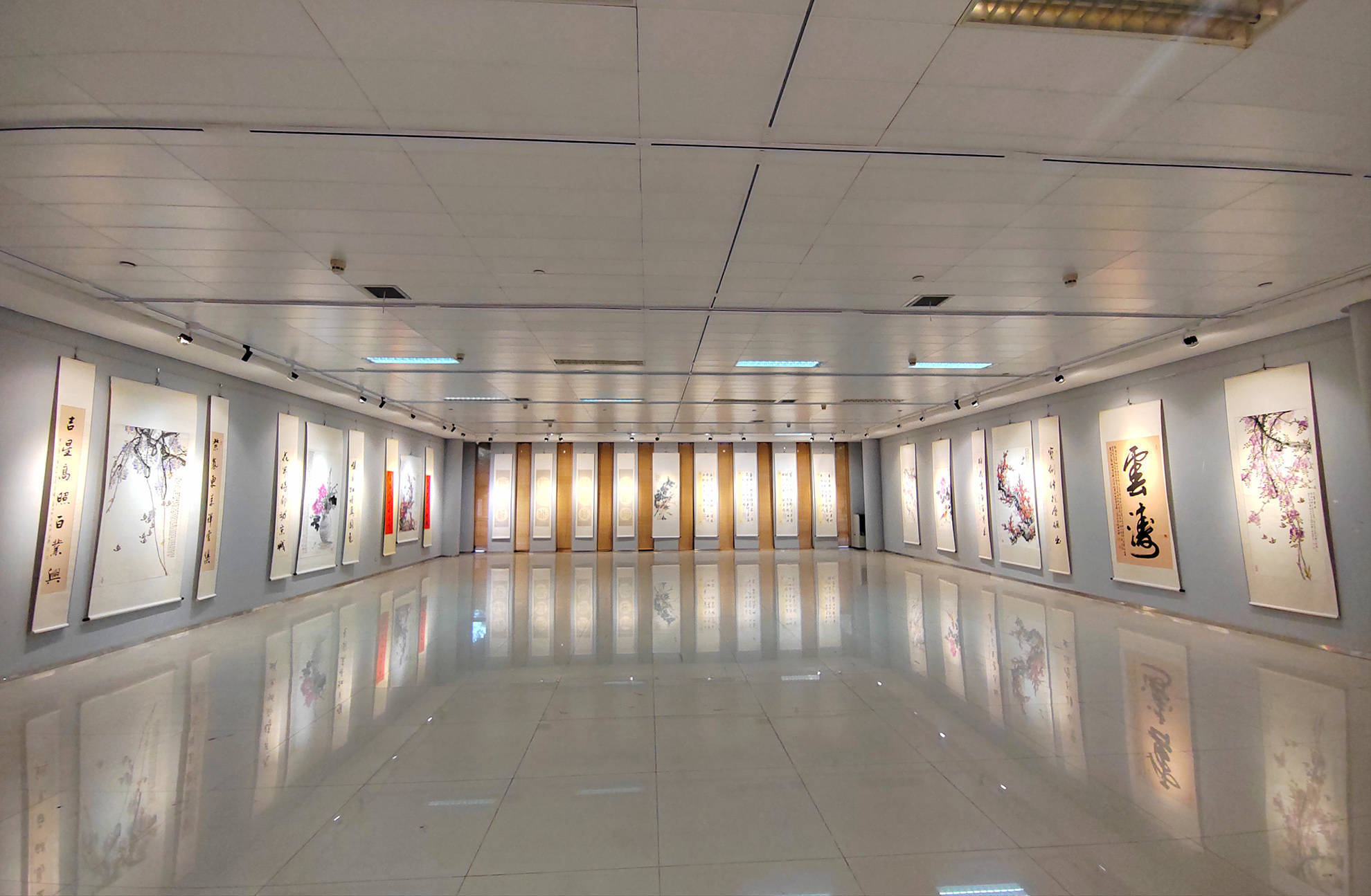 张福铭书画作品展在东莞市开明美术馆开幕 百余幅书画精品盛大亮相