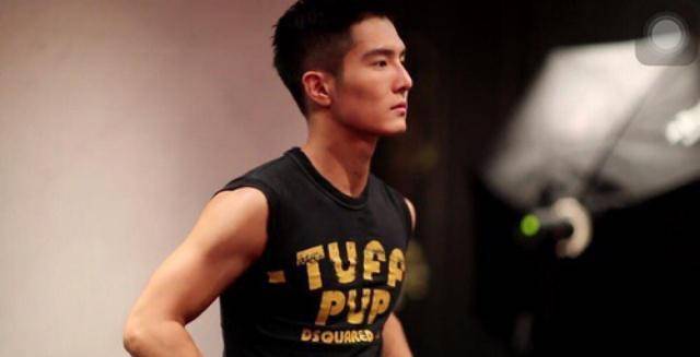 原创盛一伦健身堪比整容曾跟侣皓吉吉传绯闻拍网剧走红