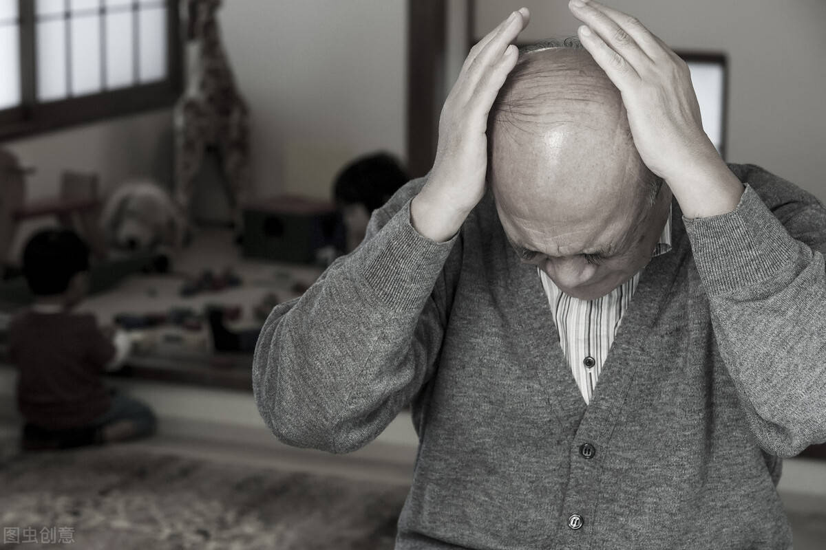 52岁保姆哭诉:月入6千,拿着保姆工资干着女主人的工作,太辛苦_老公_大