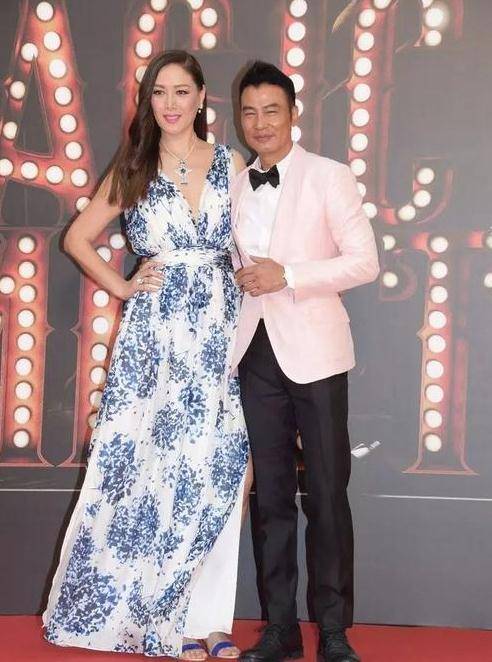 原创任达华女儿长得如御姐十五岁身高近一米八身材直逼超模母亲