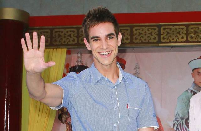 原创新还珠里班杰明退隐娱乐圈被爆下海如今宣布与男友订婚