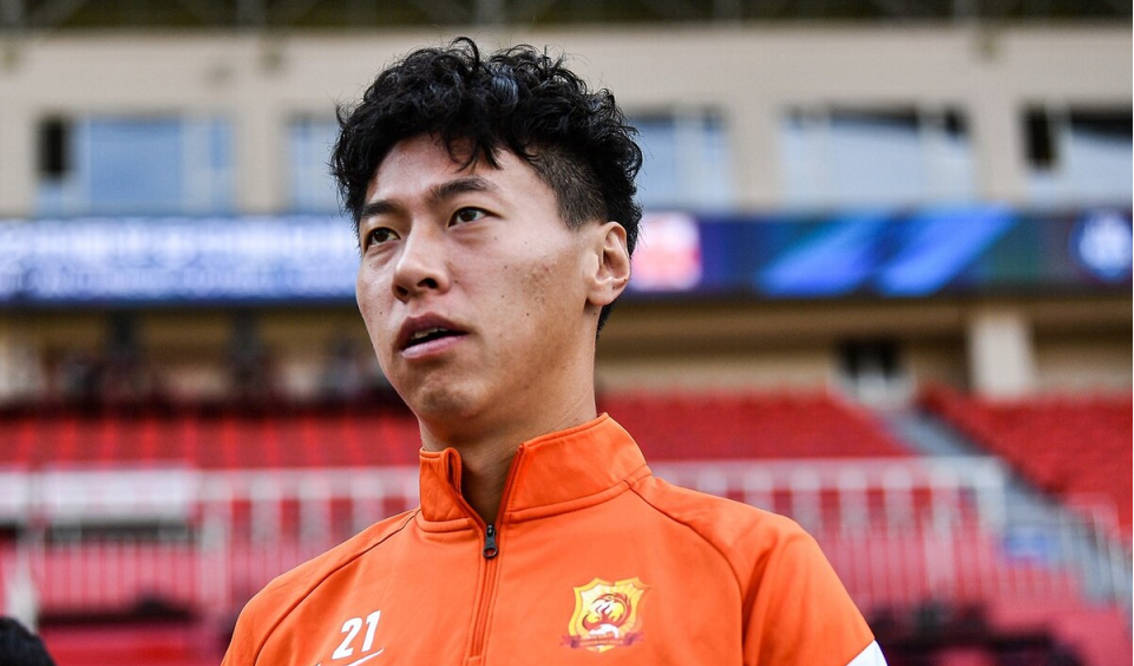 武汉长江队连战连败,已提前敲响保级警钟,引援不力成罪魁祸首!