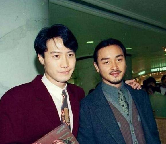 "一代巨星"张国荣:与赌王特首合影坐c位,港媒出一亿买他遗照_唐鹤德