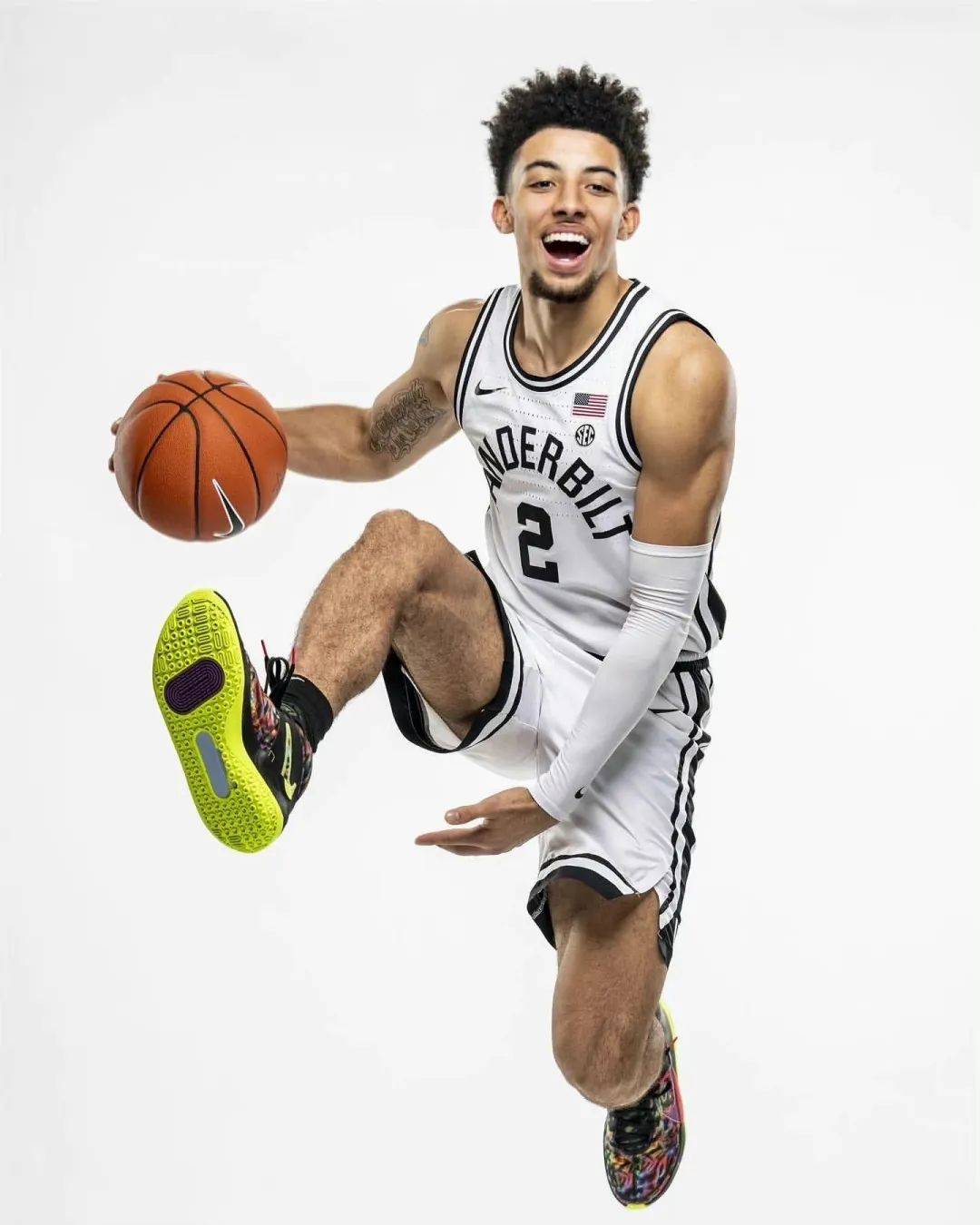 湖人签下了皮蓬之子,身高185,也是一名控卫.