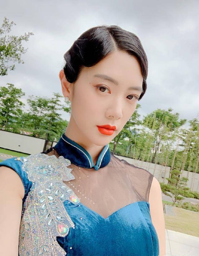 原创亚洲第一美女克拉拉穿旗袍优雅又妩媚依旧遮不住的时尚