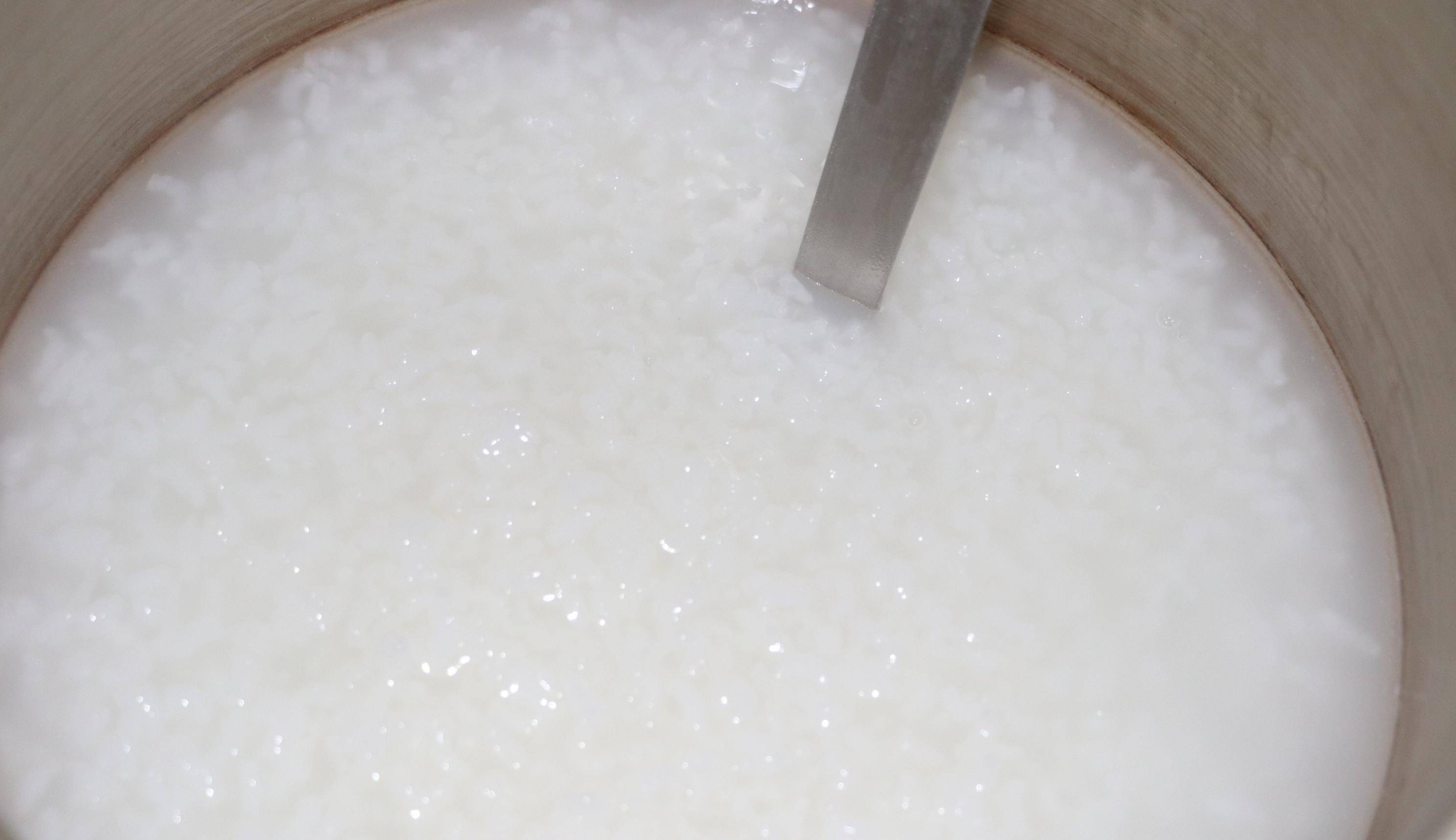 秋冬季节最适合吃砂锅海鲜粥了,味道鲜美又营养,暖心又暖胃_蛏子_白粥