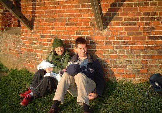 姜丰:央视主持人放弃国籍,被抛弃后妄想回国捞金,结局大快人心_电视