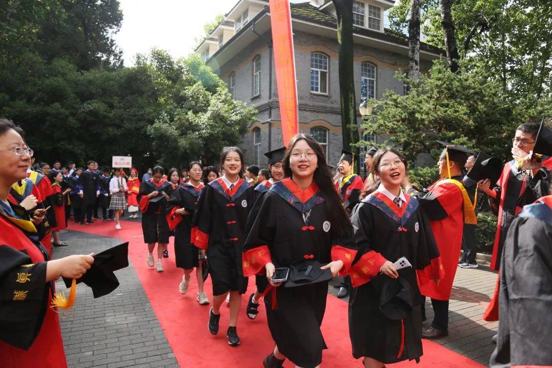 南京市金陵中学2022届高三毕业典礼隆重举行