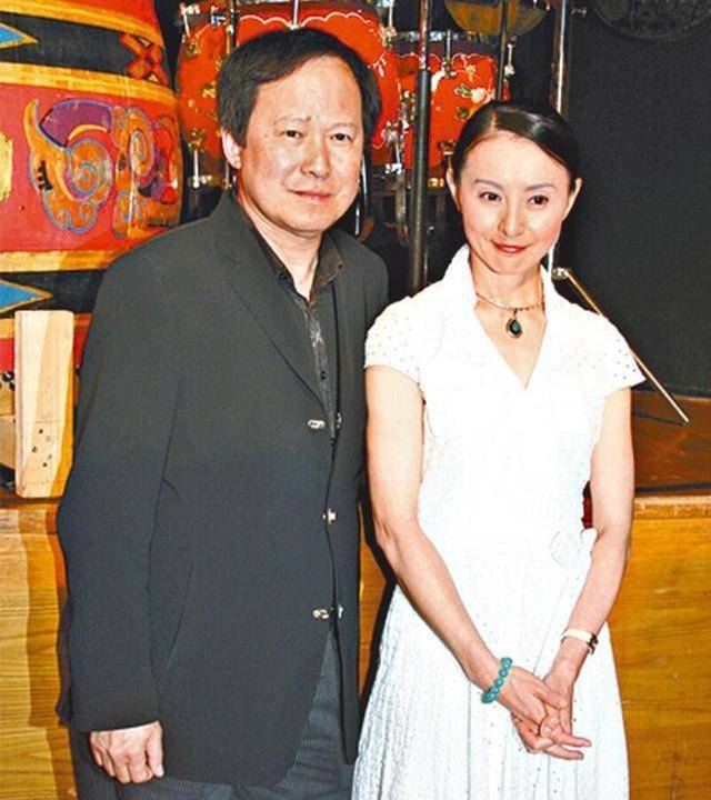 原创55岁李赛凤息影20年仍轻松劈叉不用美颜曝光真实容貌