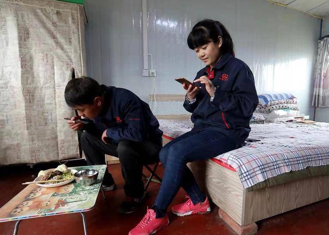 打工夫妻在外生活多心酸穷可以让一个女人多么卑微看完很心疼