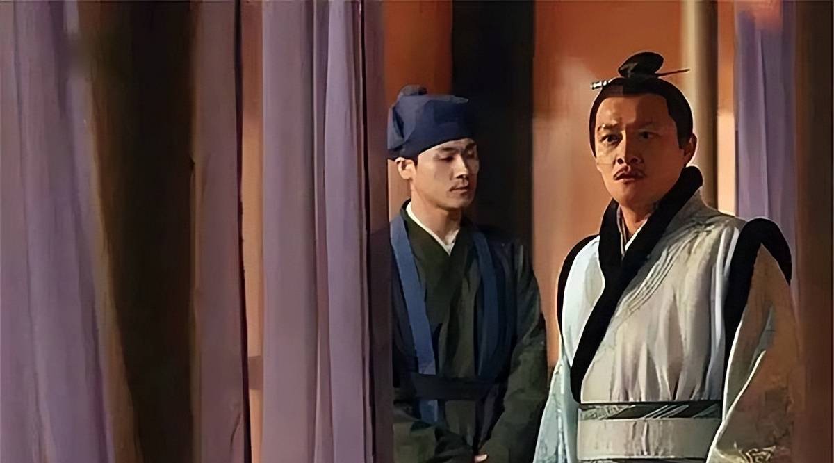野史:寡妇出上联"野花不种年年有",秀才对出下联,抱得美人归_阿尔