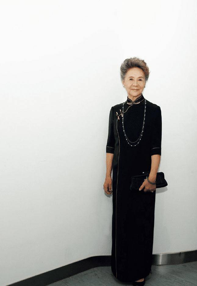 原创             刘诗诗“奶奶”，83岁的年龄最爱佩戴翡翠首饰，美人会老优雅不会