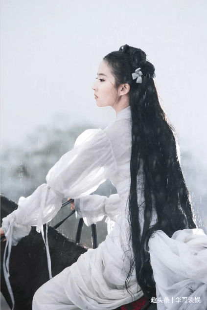 飞马白衣胜似雪,飘飘仙子下凡尘, "小龙女"刘亦菲古装照_版本_气质