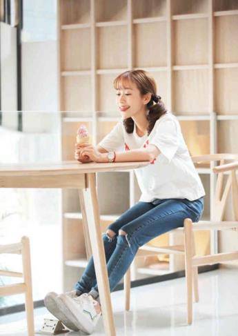 原创刘美含越长越好看紫色穿搭太甜美电棍腿的小魔仙本仙了