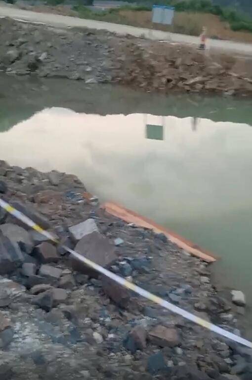 突发!温州文成一男孩掉进工地水塘被淹死